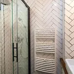 Contemporain Renove Dans Le Centre De Apartmán