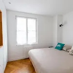 Contemporain Renove Dans Le Centre De Apartmán *