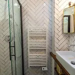 Contemporain Renove Dans Le Centre De Apartmán *