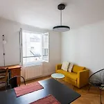 Contemporain Renove Dans Le Centre De * Paříž