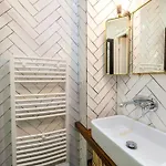 Contemporain Renove Dans Le Centre De Apartmán *